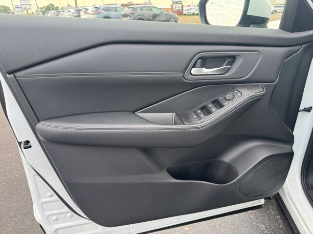 Used 2025 Nissan Rogue SV w/ SV Premium Package AWD/4WD image 17