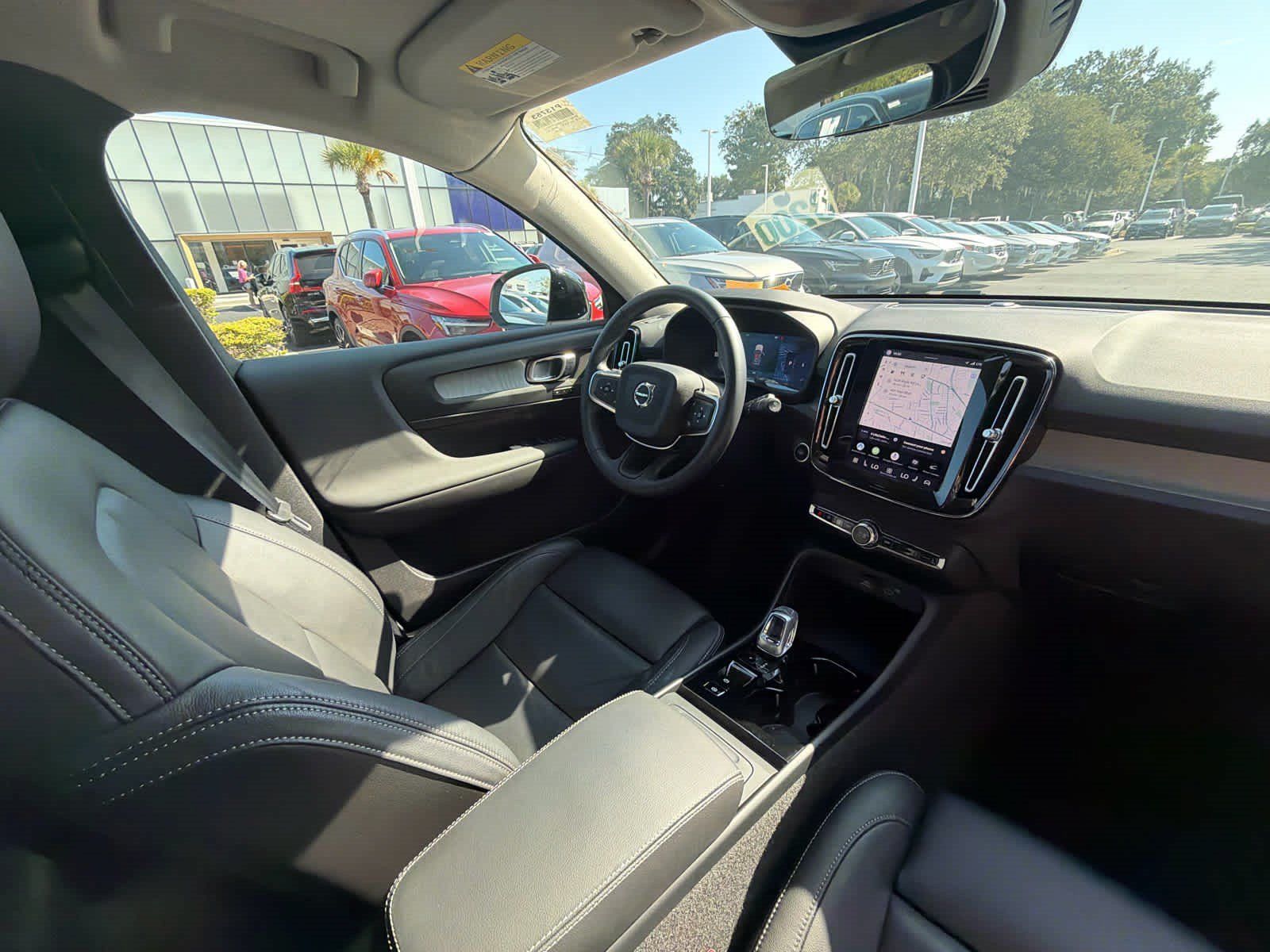 Certified 2025 Volvo XC40 B5 Plus AWD/4WD image 18
