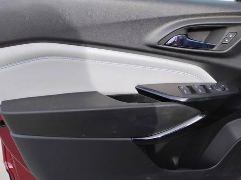 Used 2025 Chevrolet Trax LT w/ LT Convenience Package image 15