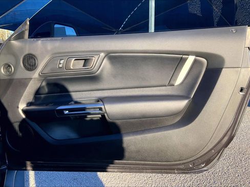 Used 2022 Ford Mustang Shelby GT500 w/ Carbon Fiber Track Pack image 22