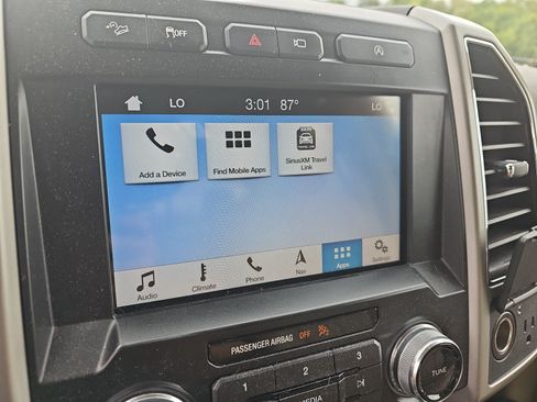 Used 2019 Ford F150 Lariat w/ Equipment Group 502A Luxury AWD/4WD image 20