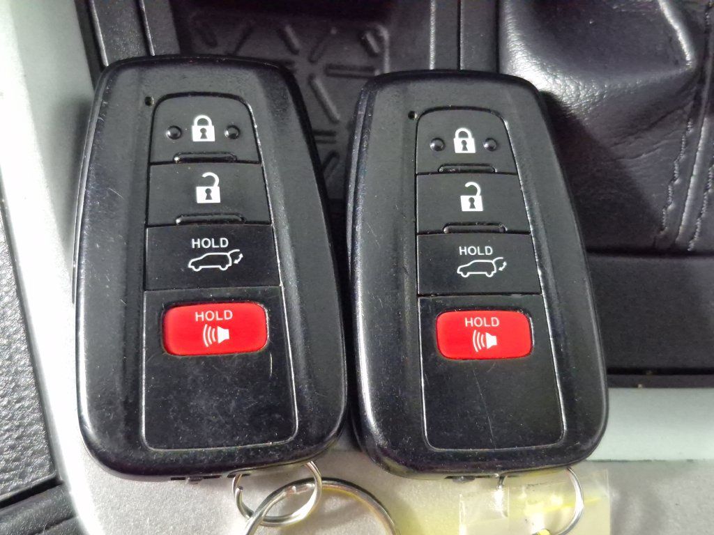 Used 2019 Toyota RAV4 XLE Premium w/ Cold Weather Package AWD/4WD image 30