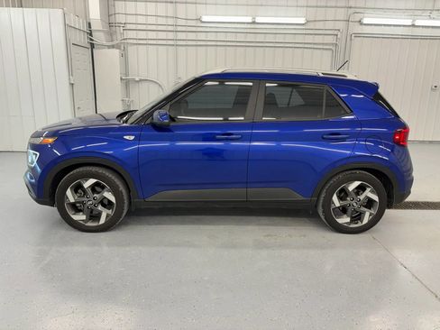 Used 2023 Hyundai Venue Limited FWD image 8