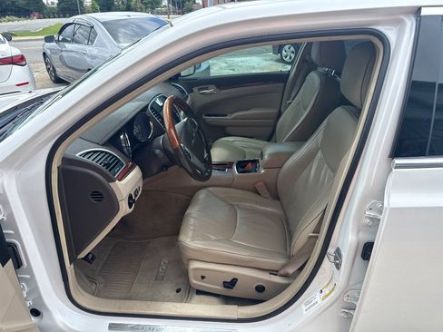 Used 2011 Chrysler 300 C w/ Sound Group RWD image 11