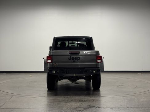 Used 2022 Jeep Gladiator Sport image 7