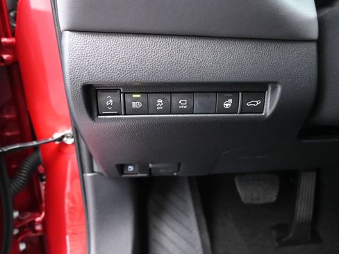 Certified 2024 Toyota Venza Limited image 8