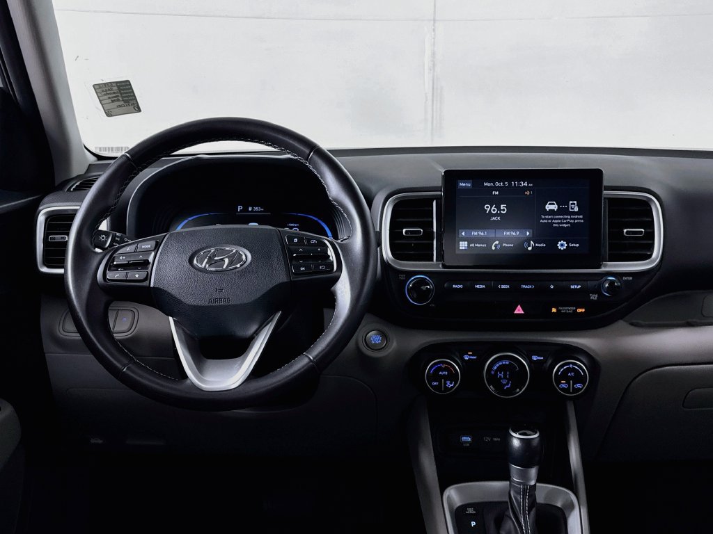Used 2025 Hyundai Venue SEL FWD image 12