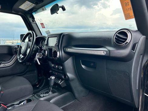 Used 2018 Jeep Wrangler Unlimited Sport w/ Connectivity Group AWD/4WD image 8