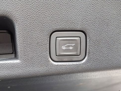 Used 2025 GMC Acadia Elevation w/ Elevation Premium Package image 29