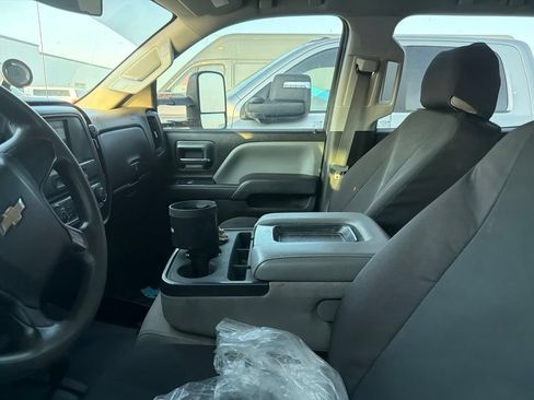 Used 2019 Chevrolet Silverado 3500 W/T AWD/4WD image 2