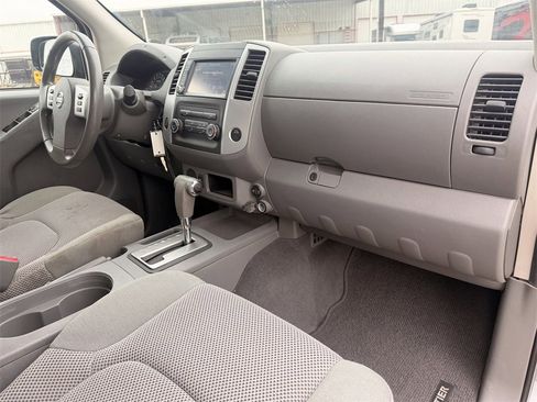 Used 2019 Nissan Frontier SV image 25