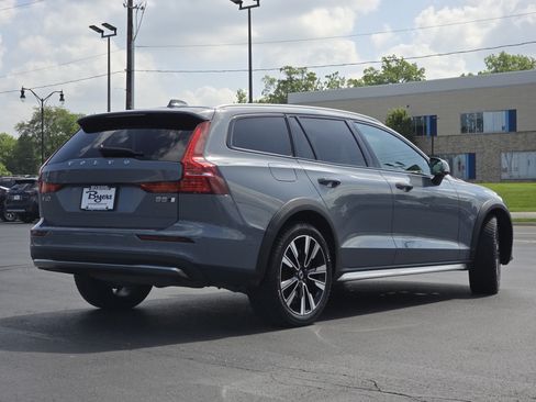 Used 2023 Volvo V60 B5 Cross Country Ultimate AWD/4WD image 7