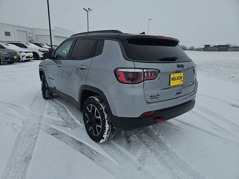 Used 2019 Jeep Compass Trailhawk image 3