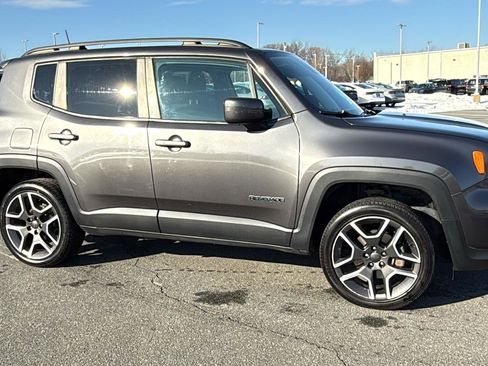Used 2019 Jeep Renegade Latitude w/ Cold Weather Group image 3