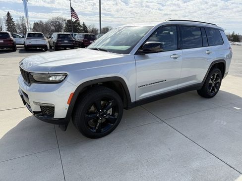 Used 2023 Jeep Grand Cherokee L Limited w/ Luxury Tech Group II image 4