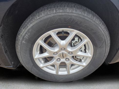 Used 2024 Chrysler Pacifica Touring-L image 41