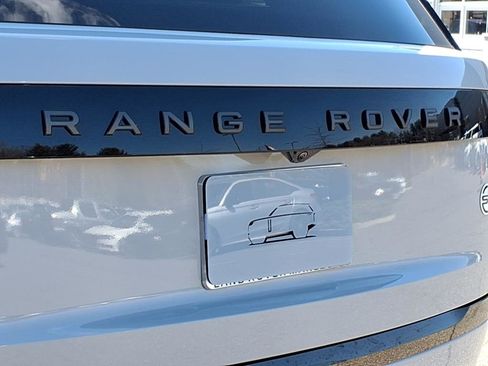New 2025 Land Rover Range Rover SV image 18