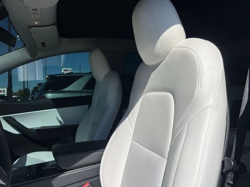 Used 2020 Tesla Model Y Long Range image 37