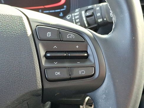 Used 2023 Hyundai Venue SEL image 22