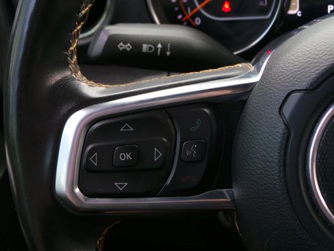 Used 2022 Jeep Wrangler Unlimited Sahara AWD/4WD image 30