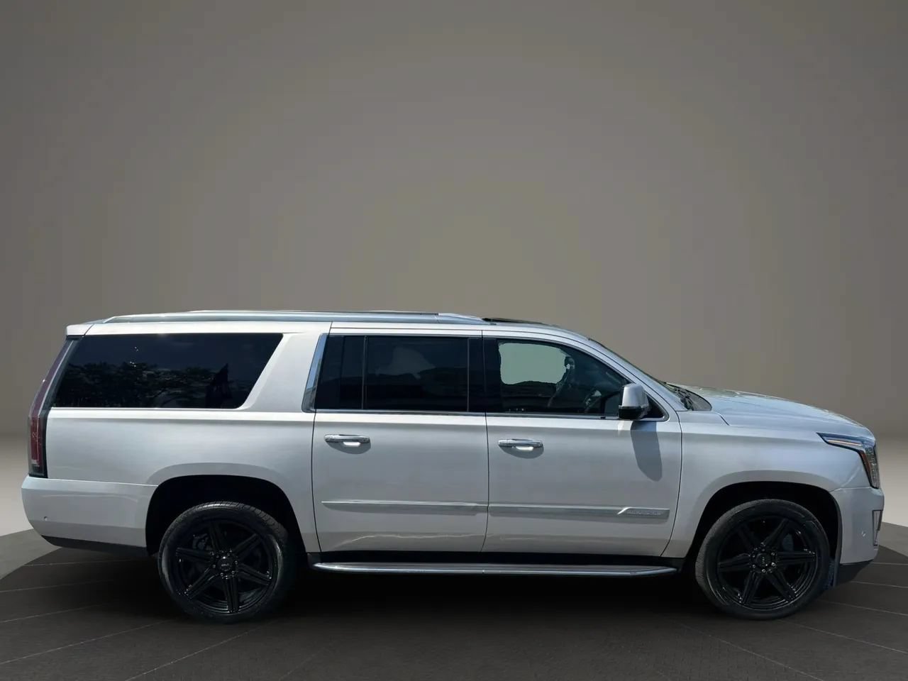 Used 2020 Cadillac Escalade ESV Luxury RWD image 6