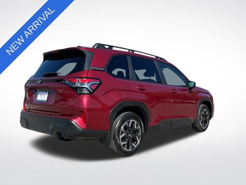 Used 2025 Subaru Forester Premium w/ Convenience Package #2 image 3