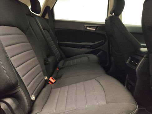 Used 2018 Ford Edge SE FWD image 19