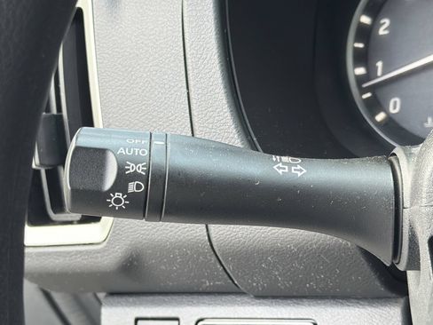 Used 2025 Nissan Frontier SV RWD image 13