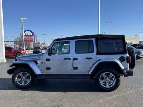 Used 2018 Jeep Wrangler Unlimited Sahara image 16