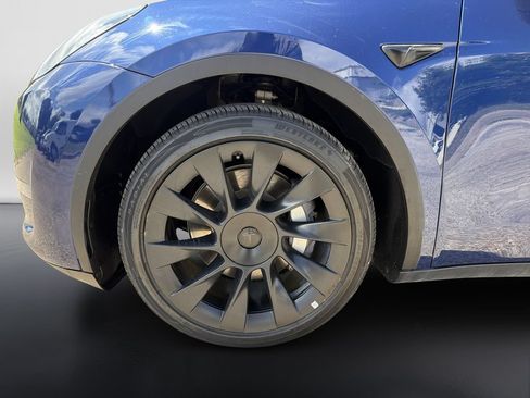 Used 2023 Tesla Model Y Long Range AWD/4WD image 9