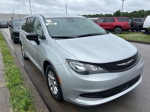 Used 2024 Chrysler Voyager LX FWD image 2