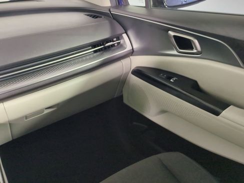 Used 2024 Kia Carnival LX image 20