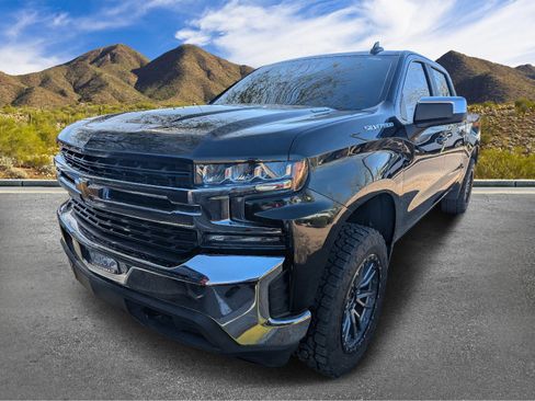 Used 2021 Chevrolet Silverado 1500 LT w/ Convenience Package II image 2