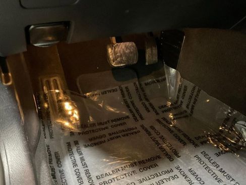 Used 2003 Ford Thunderbird image 31