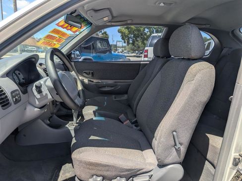 Used 2002 Hyundai Accent GS FWD image 9