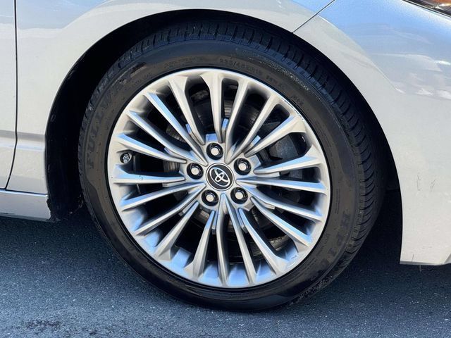 Used 2019 Toyota Avalon Limited FWD image 7