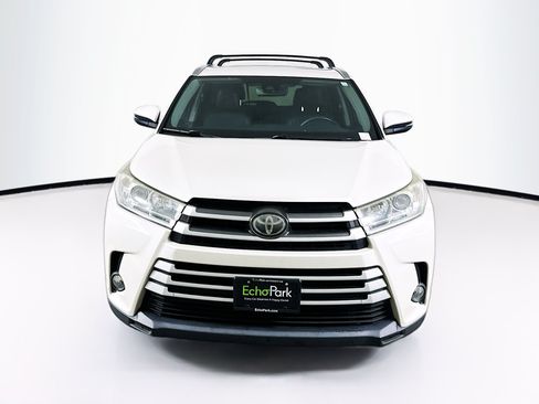 Used 2017 Toyota Highlander XLE FWD image 2
