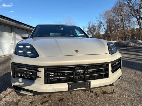 Certified 2024 Porsche Cayenne AWD/4WD image 8