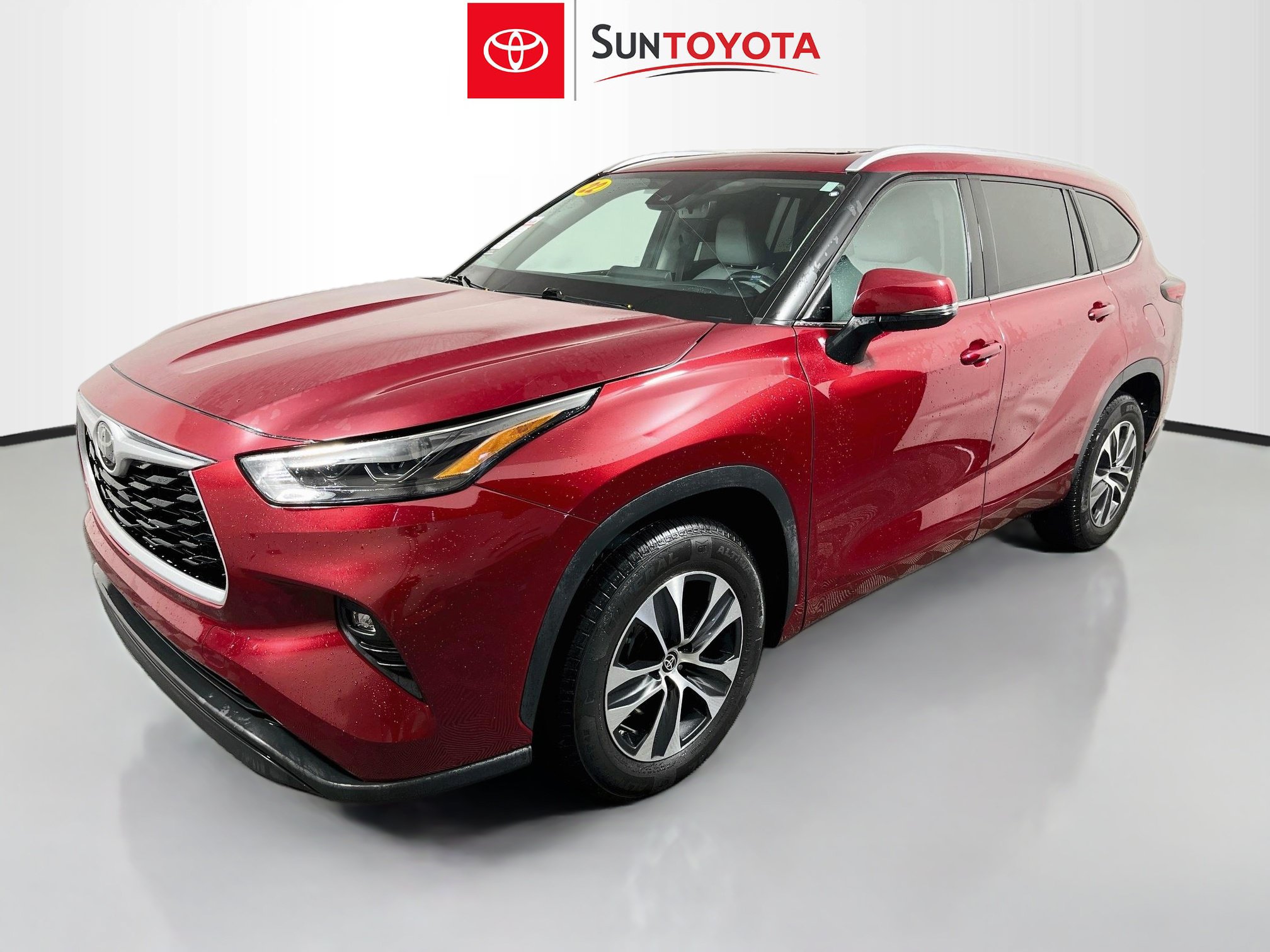 Used 2022 Toyota Highlander XLE FWD image 9