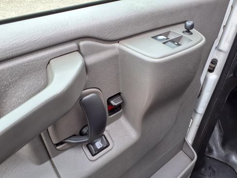 Used 2019 Chevrolet Express 2500 w/ Enhanced Convenience Package RWD image 12