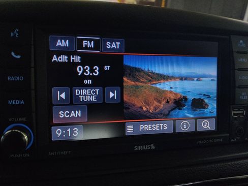Used 2018 Dodge Grand Caravan SE w/ UConnect Hands-Free Group FWD image 25