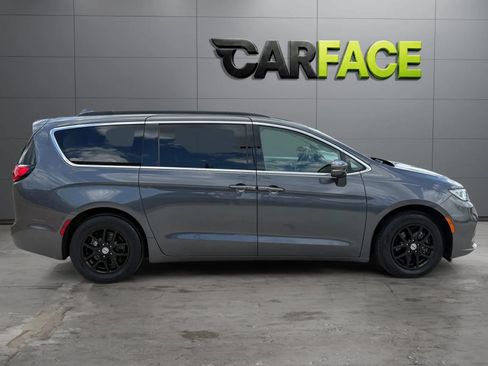 Used 2022 Chrysler Pacifica Touring-L FWD image 14