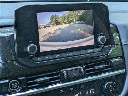 Used 2022 Nissan Pathfinder SV FWD image 12