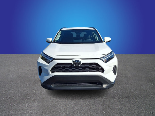 Used 2025 Toyota RAV4 XLE AWD/4WD image 2