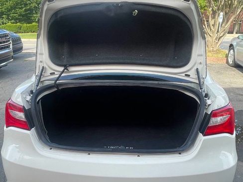 Used 2011 Chrysler 200 Limited image 9