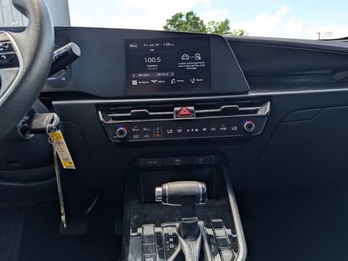 Used 2023 Kia Niro LX FWD image 18