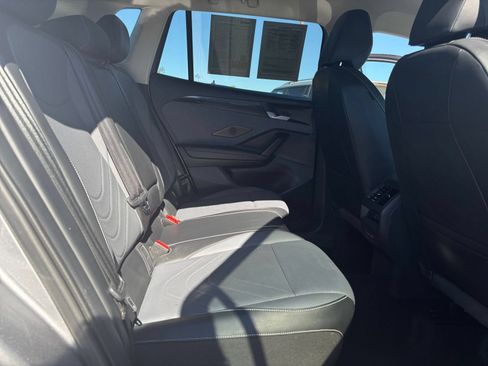 Used 2026 Volkswagen Tiguan SE AWD/4WD image 24