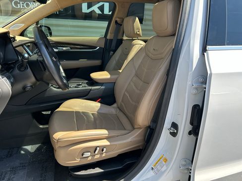 Used 2022 Cadillac XT6 Premium Luxury w/ Platinum Package AWD/4WD image 11