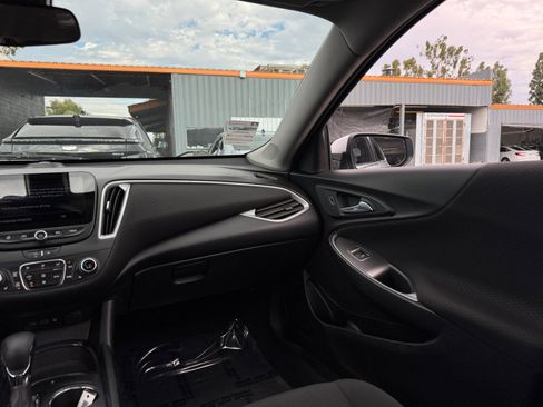 Used 2022 Chevrolet Malibu LT FWD image 18