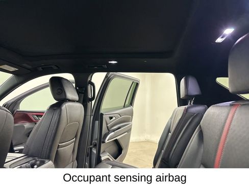 Used 2024 Chevrolet Traverse RS image 31